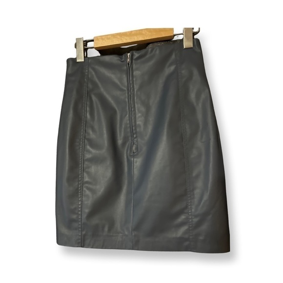 H&M faux leather skirt grey gray US Size 4 - Picture 5 of 9